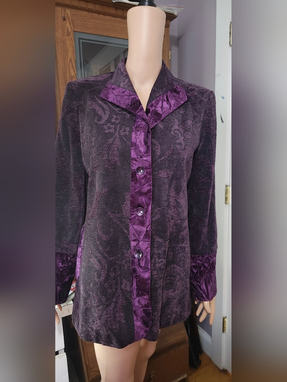 Harve' Bernard by Bernard Holtzman Jaquard  Blazer with Velvet Accents
